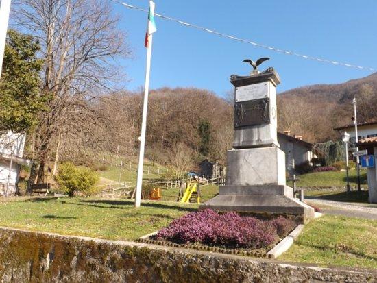 Monumento ai Caduti di Muceno
